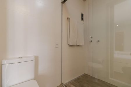 Banheiro de kitnet/studio à venda com 1 quarto, 42m² em Itaim Bibi, São Paulo