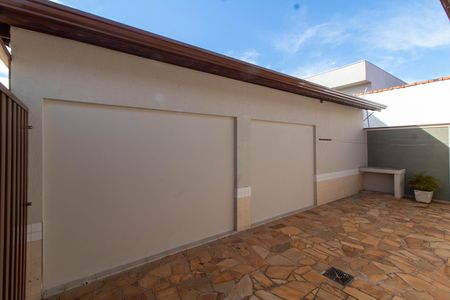 Casa para alugar com 150m², 3 quartos e 2 vagas Casa para alugar com 150m², 3 quartos e 2 vagasÁREA EXTERNA FUNDOS