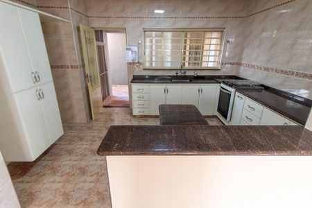 Casa para alugar com 150m², 3 quartos e 2 vagas Casa para alugar com 150m², 3 quartos e 2 vagasCOZINHA