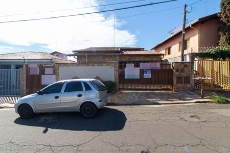 FACHADA de casa para alugar com 3 quartos, 150m² em Vila Santa Isabel, Campinas
