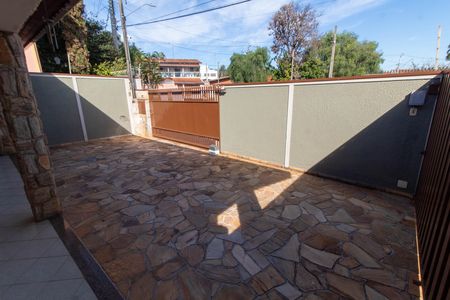 Casa para alugar com 150m², 3 quartos e 2 vagas Casa para alugar com 150m², 3 quartos e 2 vagasÁREA EXTERNA FRENTE