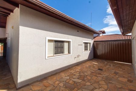 ÁREA EXTERNA FUNDOS de casa para alugar com 3 quartos, 150m² em Vila Santa Isabel, Campinas