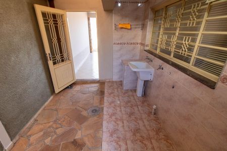 ÁREA DE SERVIÇO de casa para alugar com 3 quartos, 150m² em Vila Santa Isabel, Campinas