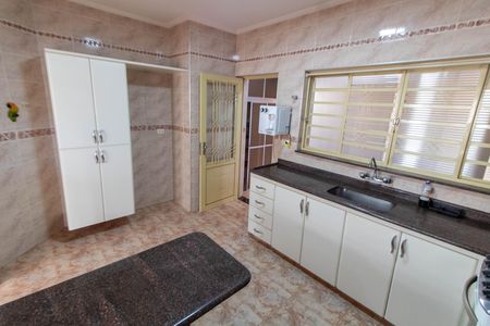 Casa para alugar com 150m², 3 quartos e 2 vagas Casa para alugar com 150m², 3 quartos e 2 vagasCOZINHA