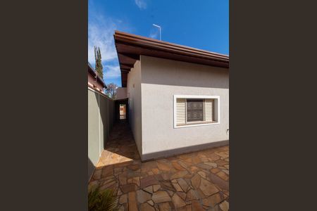 ÁREA EXTERNA FUNDOS de casa para alugar com 3 quartos, 150m² em Vila Santa Isabel, Campinas