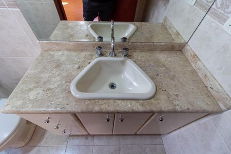 BANHEIRO DA SUITE de casa para alugar com 3 quartos, 150m² em Vila Santa Isabel, Campinas
