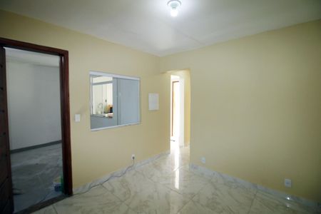 Sala de casa para alugar com 2 quartos, 80m² em Vista Alegre, Rio de Janeiro