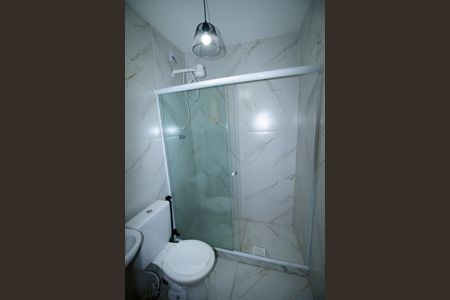 Banheiro de casa para alugar com 2 quartos, 80m² em Vista Alegre, Rio de Janeiro