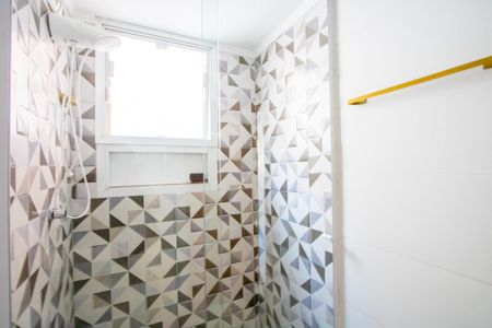 Banheiro de apartamento à venda com 2 quartos, 60m² em Parque Sao Vicente, Santo André
