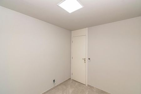 Quarto 1 de apartamento para alugar com 2 quartos, 44m² em Bonsucesso, Rio de Janeiro