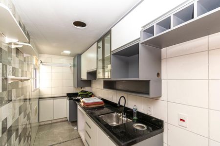 Cozinha de apartamento para alugar com 2 quartos, 44m² em Bonsucesso, Rio de Janeiro