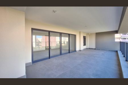 Apartamento à venda com 188m², 4 quartos e 2 vagas Apartamento à venda com 188m², 4 quartos e 2 vagasVaranda