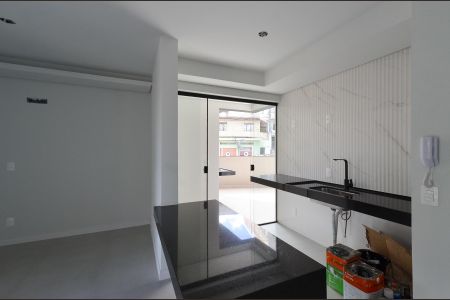 Apartamento à venda com 95m², 3 quartos e 2 vagas Apartamento à venda com 95m², 3 quartos e 2 vagasCozinha