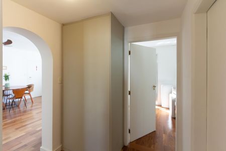 Corredor de apartamento para alugar com 2 quartos, 82m² em Vila Nova Conceição, São Paulo