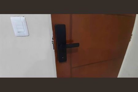 Studio para alugar com 35m², 1 quarto e sem vaga Studio para alugar com 35m², 1 quarto e sem vagaFechadura Eletrônica Interna