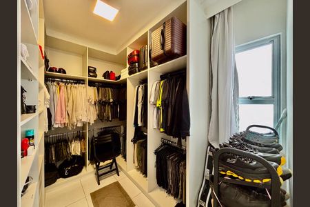 Apartamento à venda com 231m², 3 quartos e 2 vagas Apartamento à venda com 231m², 3 quartos e 2 vagasSuite Master Closet