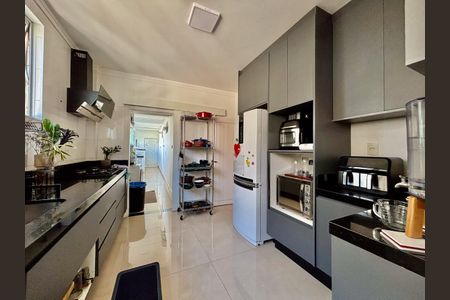 Apartamento à venda com 231m², 3 quartos e 2 vagas Apartamento à venda com 231m², 3 quartos e 2 vagasCozinha