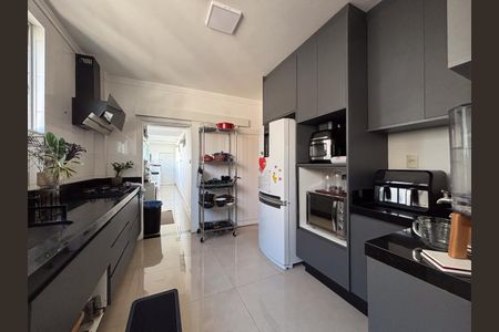 Apartamento à venda com 231m², 3 quartos e 2 vagas Apartamento à venda com 231m², 3 quartos e 2 vagasCozinha