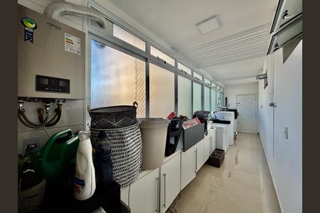 Apartamento à venda com 231m², 3 quartos e 2 vagas Apartamento à venda com 231m², 3 quartos e 2 vagasLavanderia