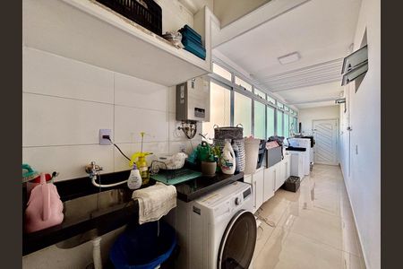 Apartamento à venda com 231m², 3 quartos e 2 vagas Apartamento à venda com 231m², 3 quartos e 2 vagasLavanderia