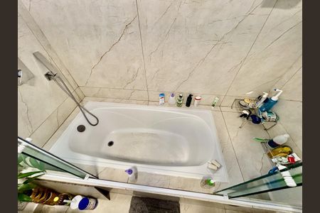 Apartamento à venda com 231m², 3 quartos e 2 vagas Apartamento à venda com 231m², 3 quartos e 2 vagasSuite Master Banheiro