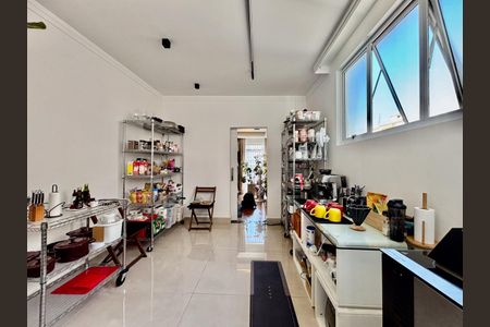 Apartamento à venda com 231m², 3 quartos e 2 vagas Apartamento à venda com 231m², 3 quartos e 2 vagasCozinha