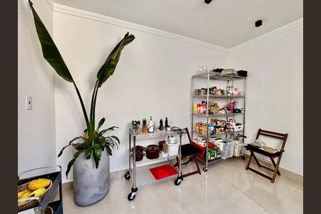Apartamento à venda com 231m², 3 quartos e 2 vagas Apartamento à venda com 231m², 3 quartos e 2 vagasDespensa