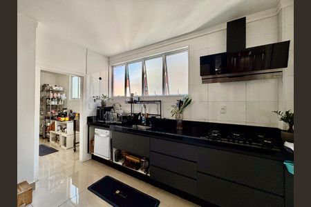Apartamento à venda com 231m², 3 quartos e 2 vagas Apartamento à venda com 231m², 3 quartos e 2 vagasCozinha