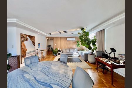 Apartamento à venda com 231m², 3 quartos e 2 vagas Apartamento à venda com 231m², 3 quartos e 2 vagasSala
