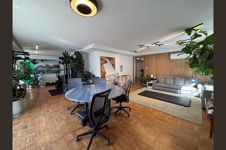 Apartamento à venda com 231m², 3 quartos e 2 vagas Apartamento à venda com 231m², 3 quartos e 2 vagasSala