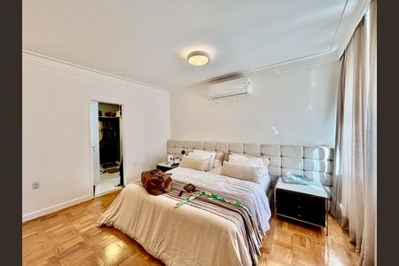 Apartamento à venda com 231m², 3 quartos e 2 vagas Apartamento à venda com 231m², 3 quartos e 2 vagasSuite Master