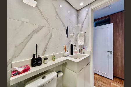 Apartamento à venda com 231m², 3 quartos e 2 vagas Apartamento à venda com 231m², 3 quartos e 2 vagasSuite 1 Banheiro
