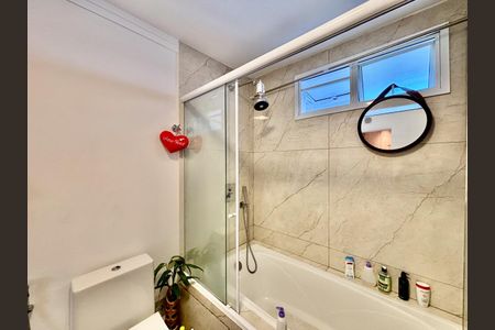 Apartamento à venda com 231m², 3 quartos e 2 vagas Apartamento à venda com 231m², 3 quartos e 2 vagasSuite Master Banheiro