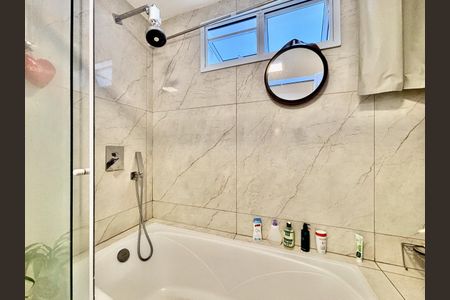 Apartamento à venda com 231m², 3 quartos e 2 vagas Apartamento à venda com 231m², 3 quartos e 2 vagasSuite Master Banheiro