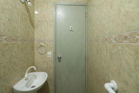 Casa à venda com 200m², 2 quartos e 1 vaga Casa à venda com 200m², 2 quartos e 1 vagaBanheiro