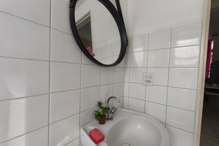 Banheiro de apartamento à venda com 2 quartos, 50m² em Recanto do Sol I, Campinas