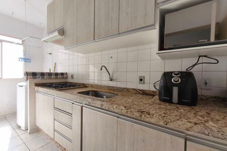 Cozinha de apartamento à venda com 2 quartos, 50m² em Recanto do Sol I, Campinas