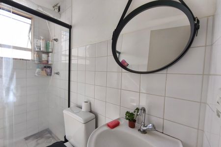 Banheiro de apartamento à venda com 2 quartos, 50m² em Recanto do Sol I, Campinas