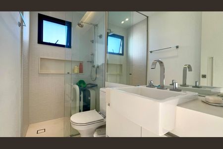 Apartamento para alugar com 120m², 2 quartos e 3 vagas Apartamento para alugar com 120m², 2 quartos e 3 vagasBanheiro da Suíte 1