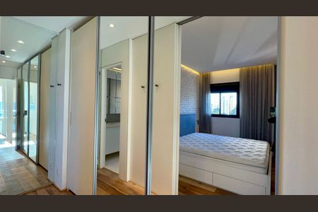 Apartamento para alugar com 120m², 2 quartos e 3 vagas Apartamento para alugar com 120m², 2 quartos e 3 vagasCloset da suíte 2