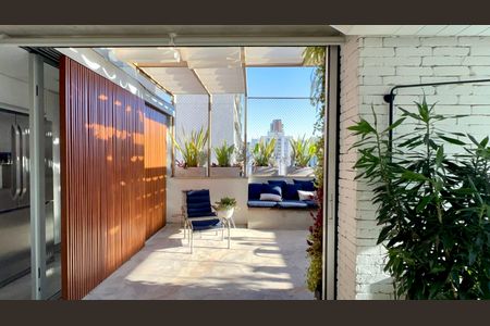 Apartamento para alugar com 120m², 2 quartos e 3 vagas Apartamento para alugar com 120m², 2 quartos e 3 vagasVaranda gourmet