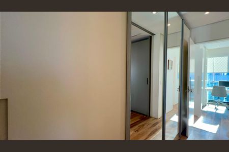 Apartamento para alugar com 120m², 2 quartos e 3 vagas Apartamento para alugar com 120m², 2 quartos e 3 vagasCloset da suíte 2