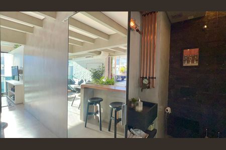 Apartamento para alugar com 120m², 2 quartos e 3 vagas Apartamento para alugar com 120m², 2 quartos e 3 vagasEntrada