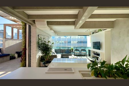 Apartamento para alugar com 120m², 2 quartos e 3 vagas Apartamento para alugar com 120m², 2 quartos e 3 vagasCozinha