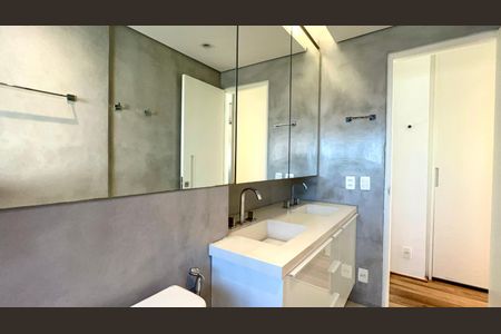 Apartamento para alugar com 120m², 2 quartos e 3 vagas Apartamento para alugar com 120m², 2 quartos e 3 vagasBanheiro da Suíte 2