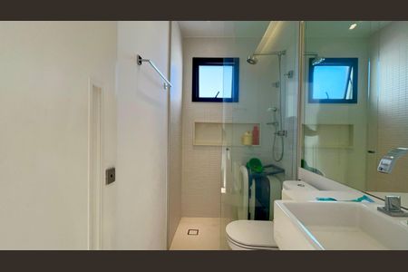 Apartamento para alugar com 120m², 2 quartos e 3 vagas Apartamento para alugar com 120m², 2 quartos e 3 vagasBanheiro da Suíte 1