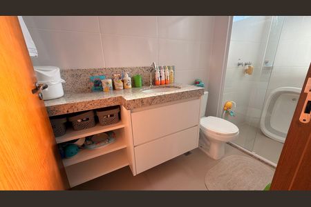 Apartamento à venda com 106m², 3 quartos e 2 vagas Apartamento à venda com 106m², 3 quartos e 2 vagasBanheiro da Suíte 1
