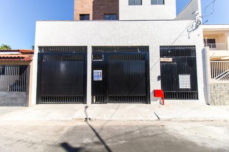 Fachada + Placa de apartamento para alugar com 2 quartos, 38m² em Parada Xv de Novembro, São Paulo
