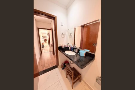 Casa à venda com 403m², 5 quartos e 3 vagasBanheiro da Suíte 2 - Casa 2