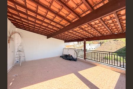 Casa à venda com 403m², 5 quartos e 3 vagasSuíte 2 - Varanda